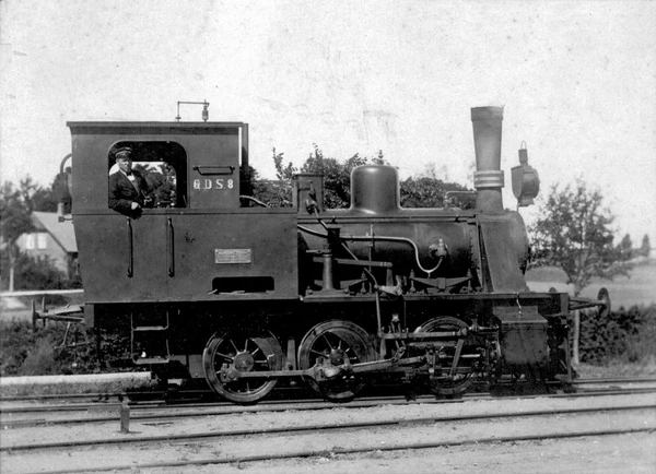 Svend Larsen som lokofører i damptog for Gribskovbanen, 1925