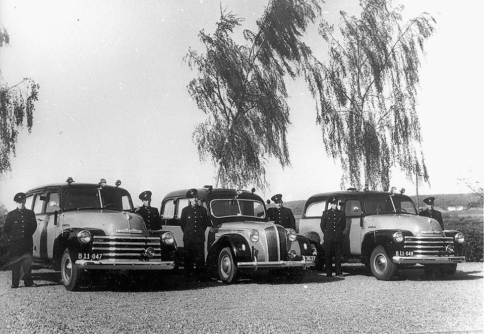 1. Erik Olsen, kaldt Ole, gift med Eva Korneliussen økonoma-ass., 2. Harald Svendsen, Gift med Linda, Esbønderup, 3. Hans Christian Møller, gift med Nathalie Nielsen, 4. Lars Peter Romsø, Esb. Sygehus, 5. Børge Schewel, Gift med Sygeplejeske Lissi?, 6. Bernhard Jacobsen, Sygehus. 1950