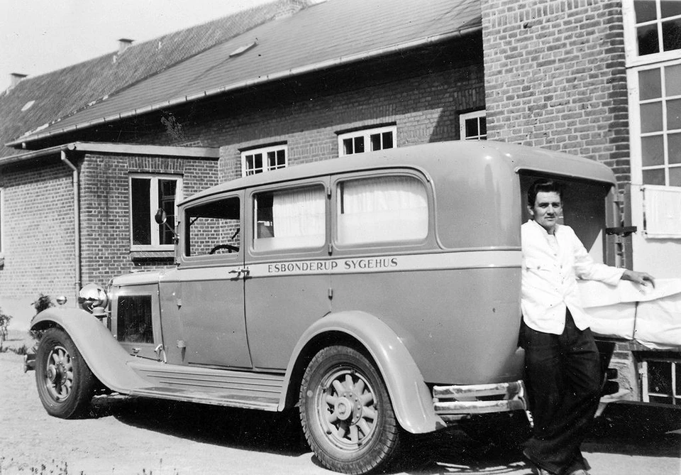 Esbønderup Sygehus – Ambulance og portør i foråret. 1939