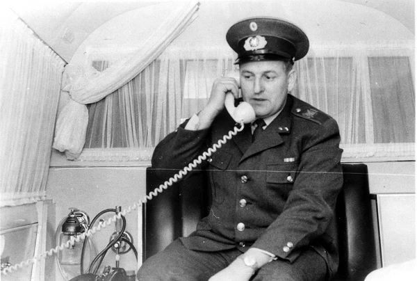 Overassistent Verner Olsen Falck-Zonen, Helsinge. ”Verner Olsen havde med tekniske snilde, forbedret radiotelefon-installationen i ambulancen med en ekstra telefon i båre-rummet, så den behandlende redder kunne tale med sygehuset undervejs”. 1970