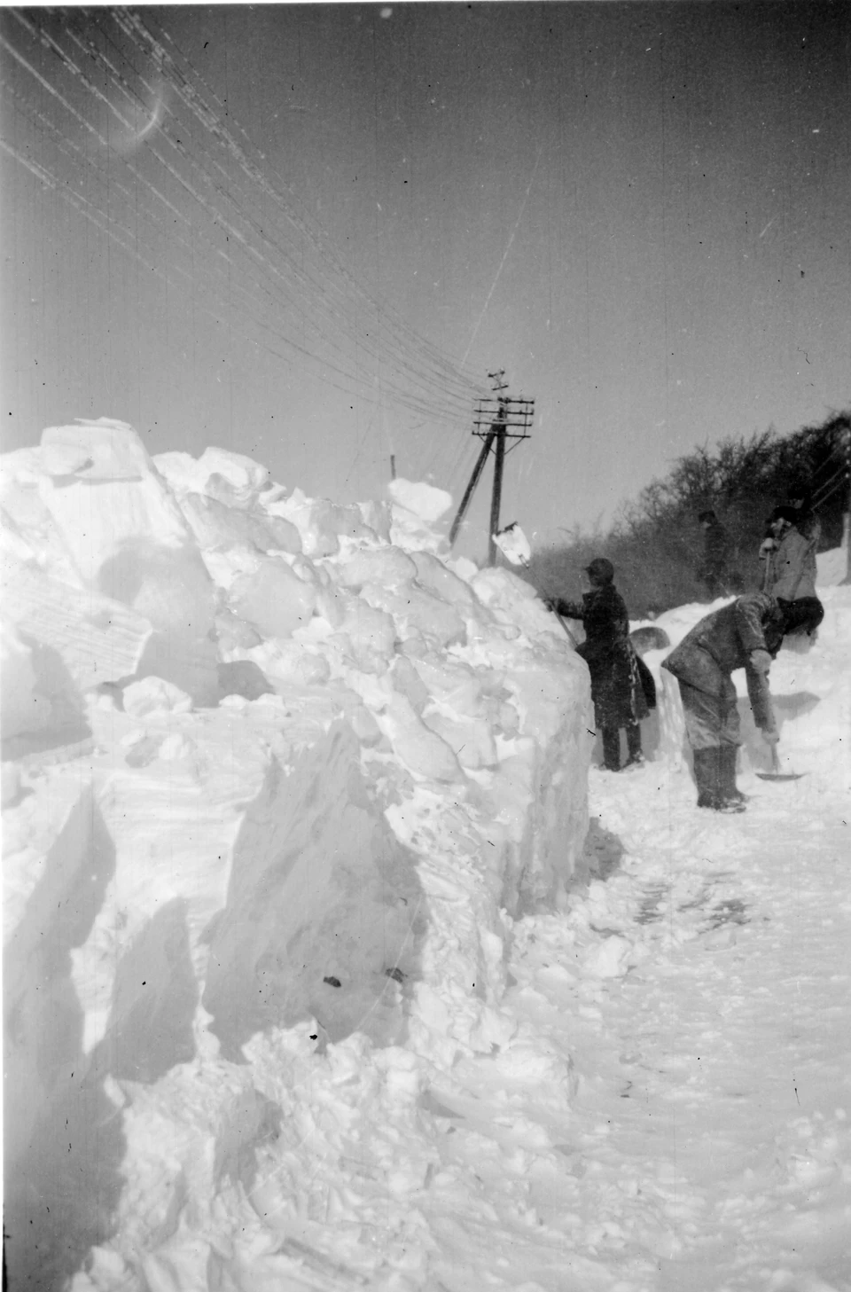 Snekastning på Valbyvej, Helsinge, 1942. 