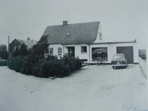 Elinstallatør Kaj Lindehøj i Vejby, 1957